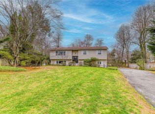 7 Muir Ln, New City, NY