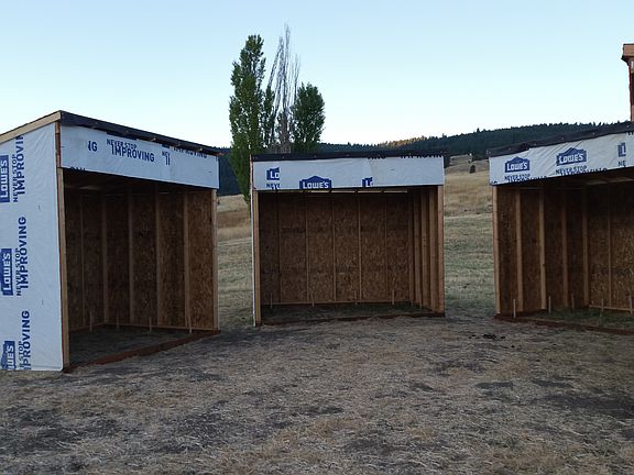 horse shelters/loafing sheds