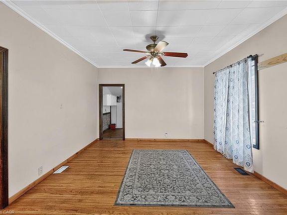 4th image of 155 Elgin St