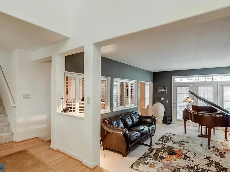 9810 Bolton Village Ct — Photo 4