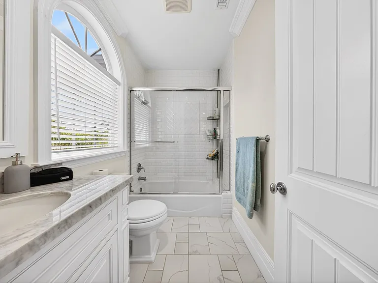 4533 Farmdale Ave — Photo 57