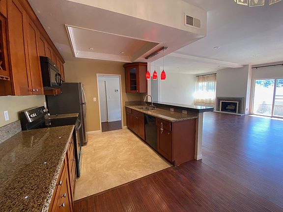 3rd image of 5139 Balboa Blvd Unit 305