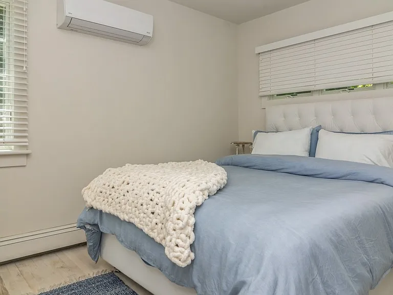 186 Kings Point Rd — Photo 14