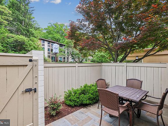 3rd image of 1626 Waters Edge Ln