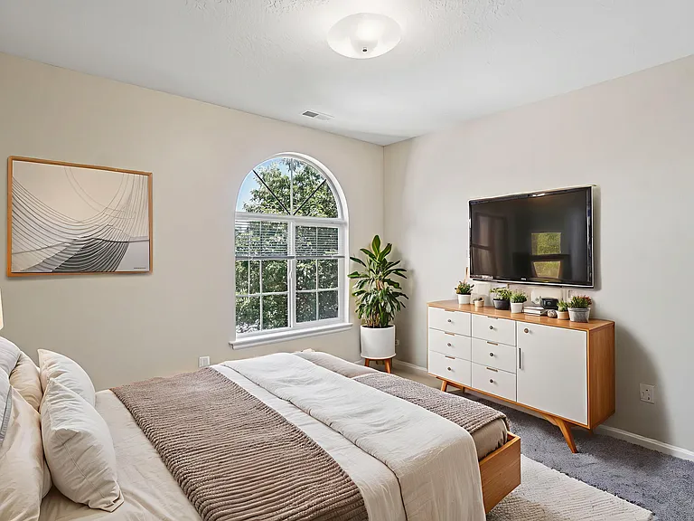 Sterling Pointe Apartments — Photo 48