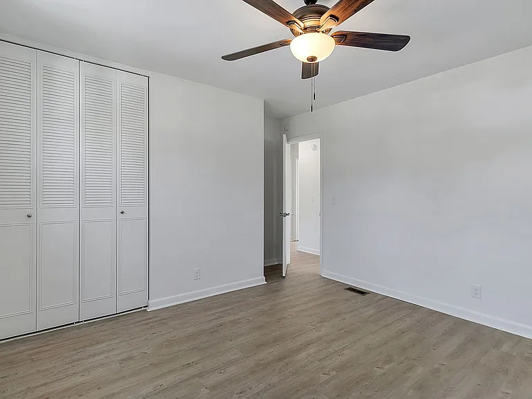 124 Grenadier Dr — Photo 19