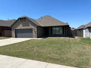 223 Springtree Dr, Harrah, OK 73045