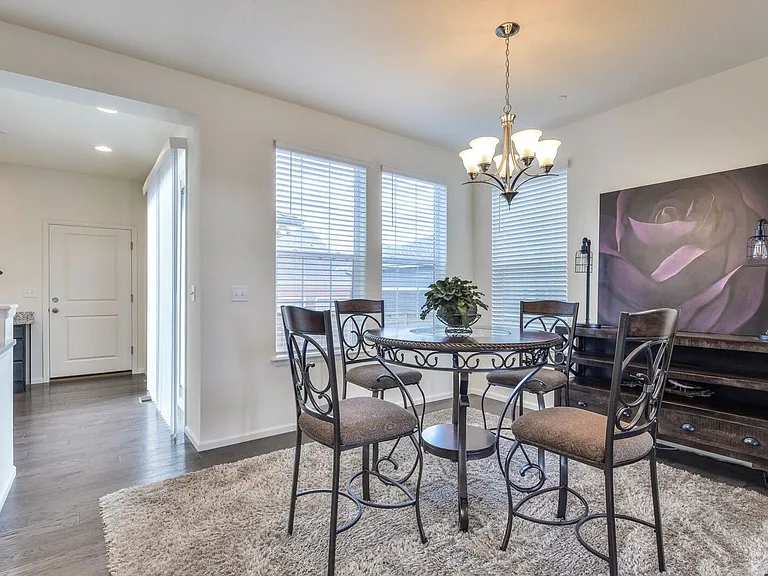 344 Zeppelin Way — Photo 6