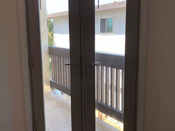 5th image of 4467 Valeta St