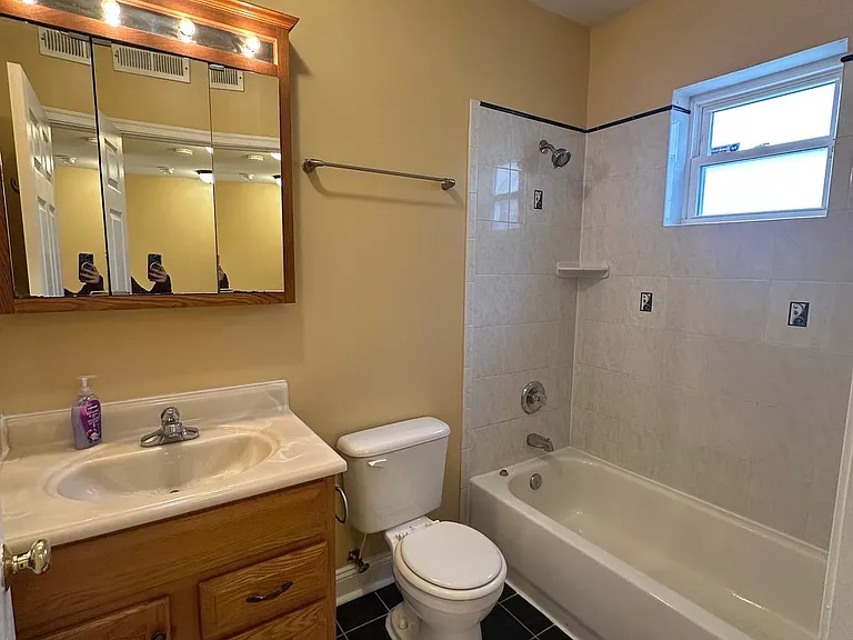422 W Franklin St #1B — Photo 15
