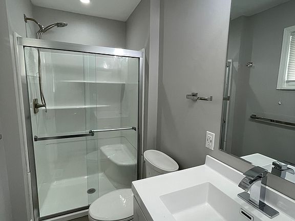 4th image of 1050 Linwood Dr