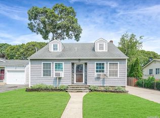39 Cedarhurst Ave, Selden, NY 11784