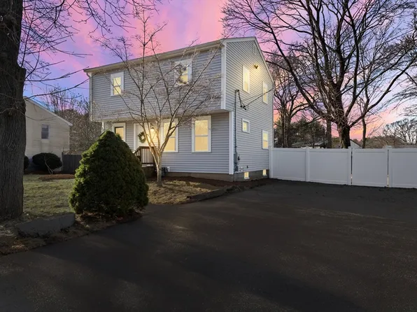 461 W Water St, Rockland, MA 02370