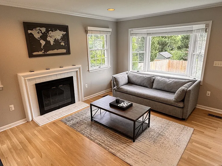 10404 Ewell Ave — Photo 4