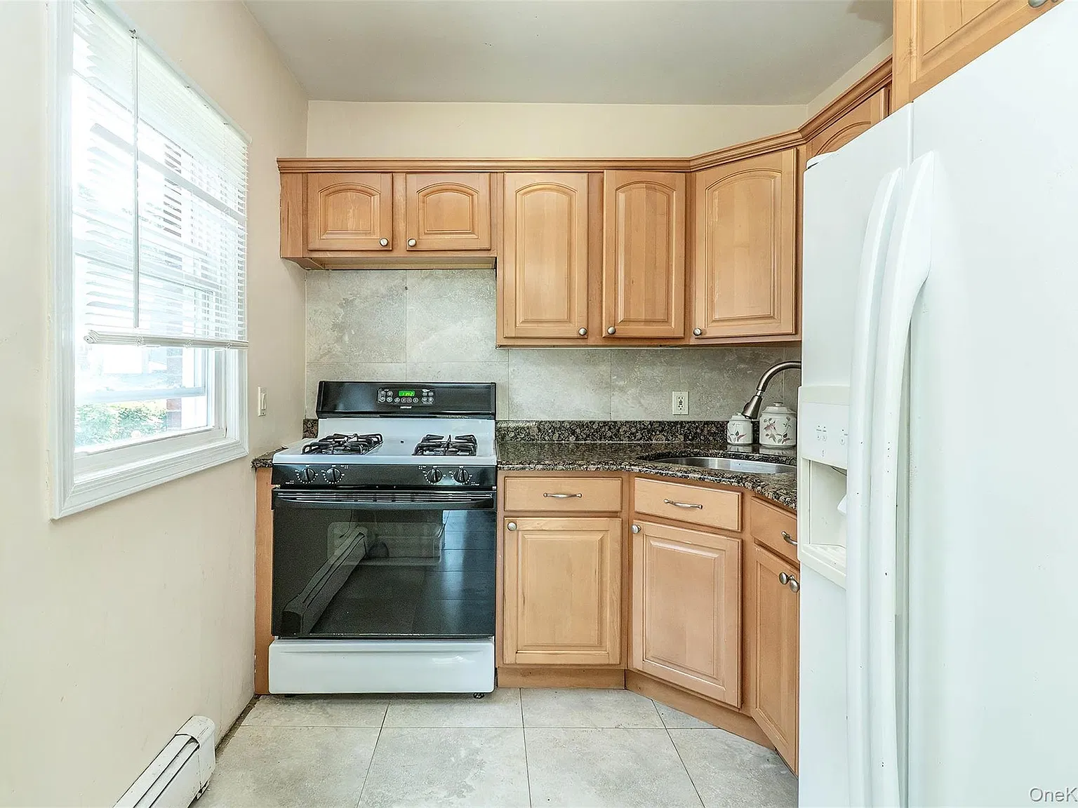 2 bed, 1.0 bath, 1496 sqft, $3,300 — Photo 4
