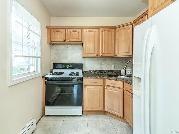 4th image of 75 Frost Pond Rd