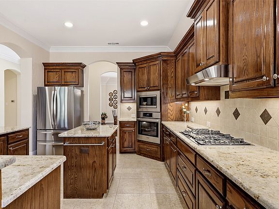 4th image of 5931 Crescent Ln