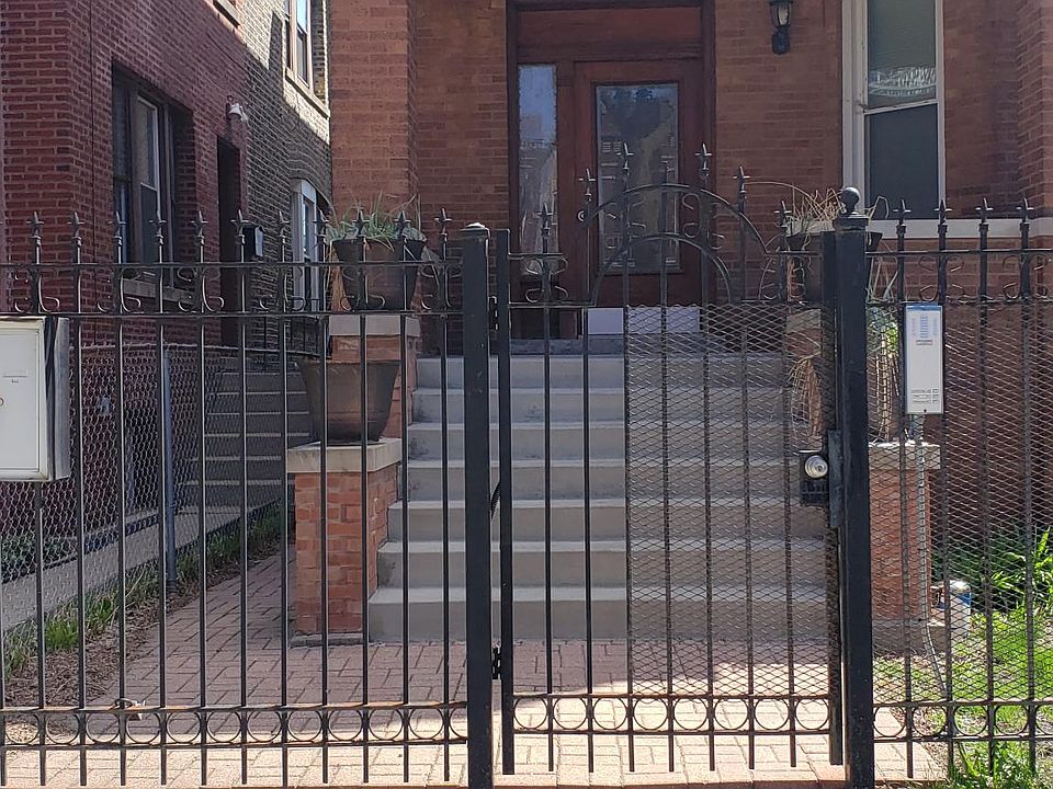 1st image of 4735 N Sawyer Ave #B