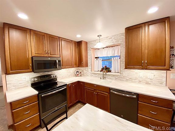 5th image of 1304 Evergreen Dr