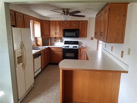 3rd image of 10 Strawberry Ln