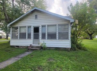 307 S Cherry St, Iuka, IL 62849