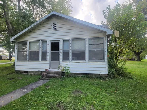 307 S Cherry St, Iuka, IL 62849
