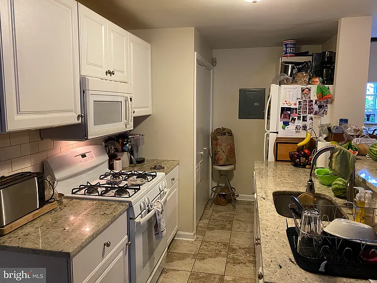 443 Fairmount Ave #A — Photo 4