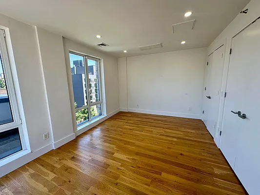 Rented by EXR | media 34