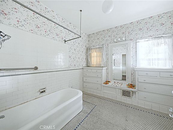 4th image of 513 N Palm Ave