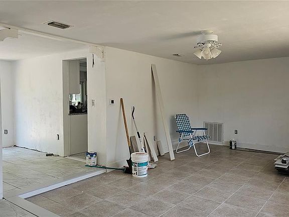 4th image of 3442 Overland Dr