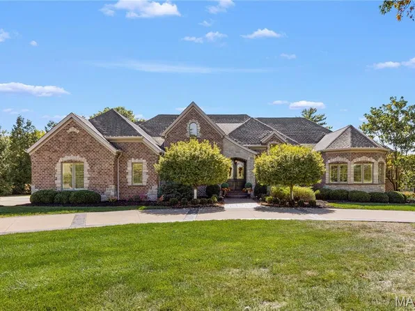 2 Fairlake Dr, Chesterfield, MO 63005