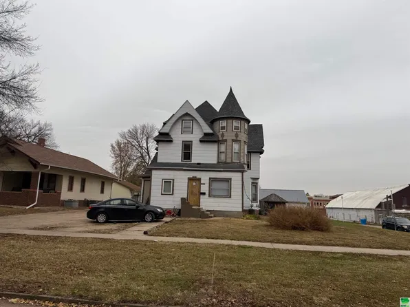 101 Prospect St, Vermillion, SD 57069