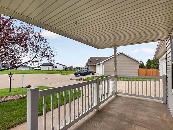 3rd image of 3817 Spring Ct