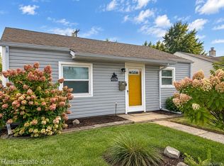 28367 Rosemont St, Roseville, MI 48066
