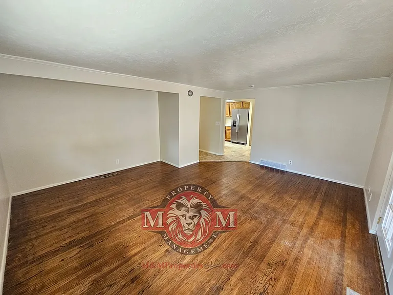 7059 S Brookhill Dr — Photo 3