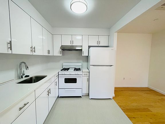 2nd image of 4229 Parsons Blvd #3