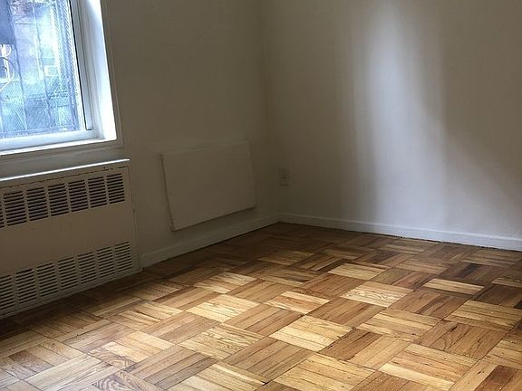 5th image of 11048 72nd Ave #5