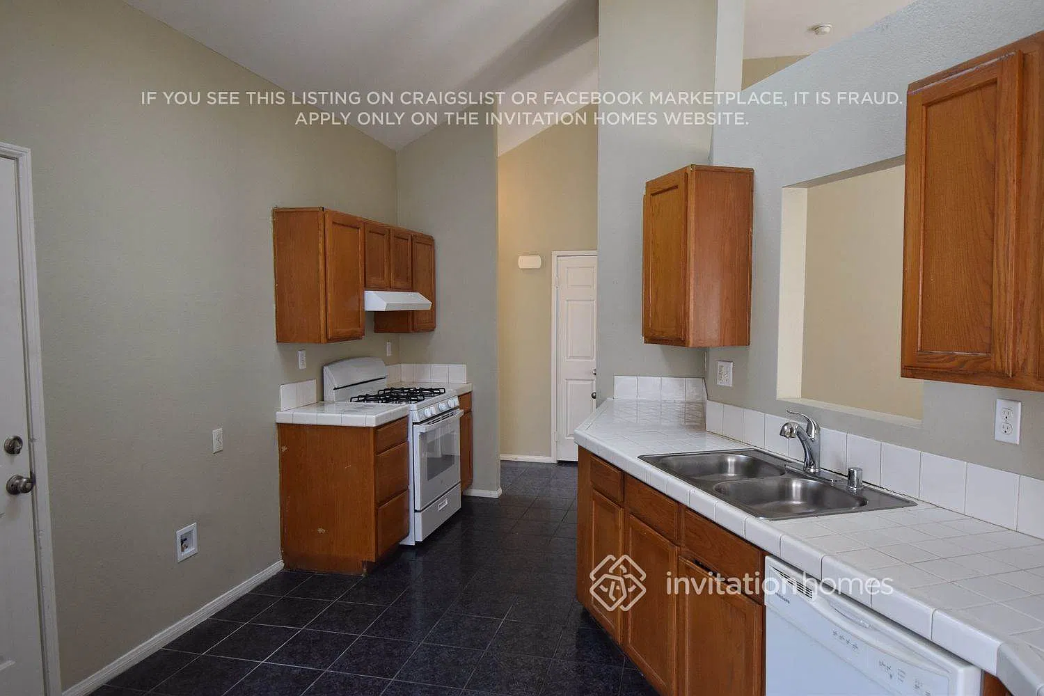 7409 Eucalyptus Dr Highland, CA 92346 — Photo 3