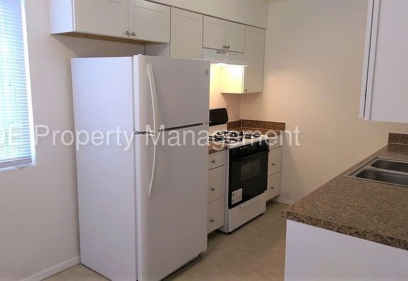 3rd image of 3512 Lafayette Dr NE APT A
