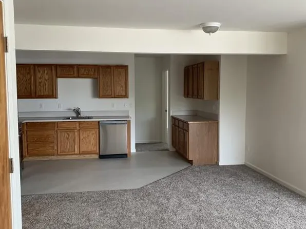 231 NW 3rd St APT 2, Newport, OR 97365