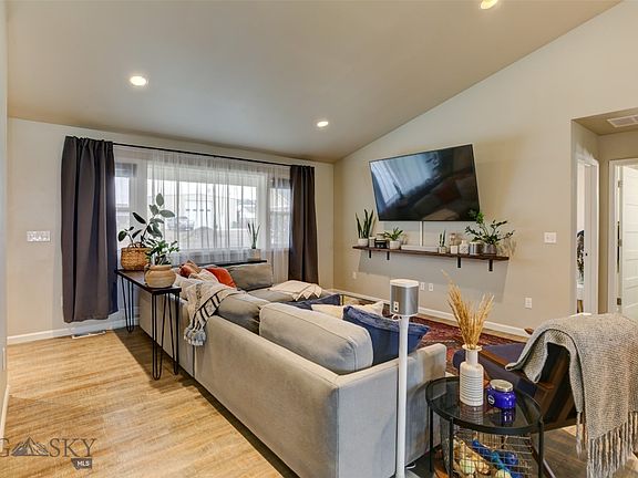 5th image of 720 N 11th St
