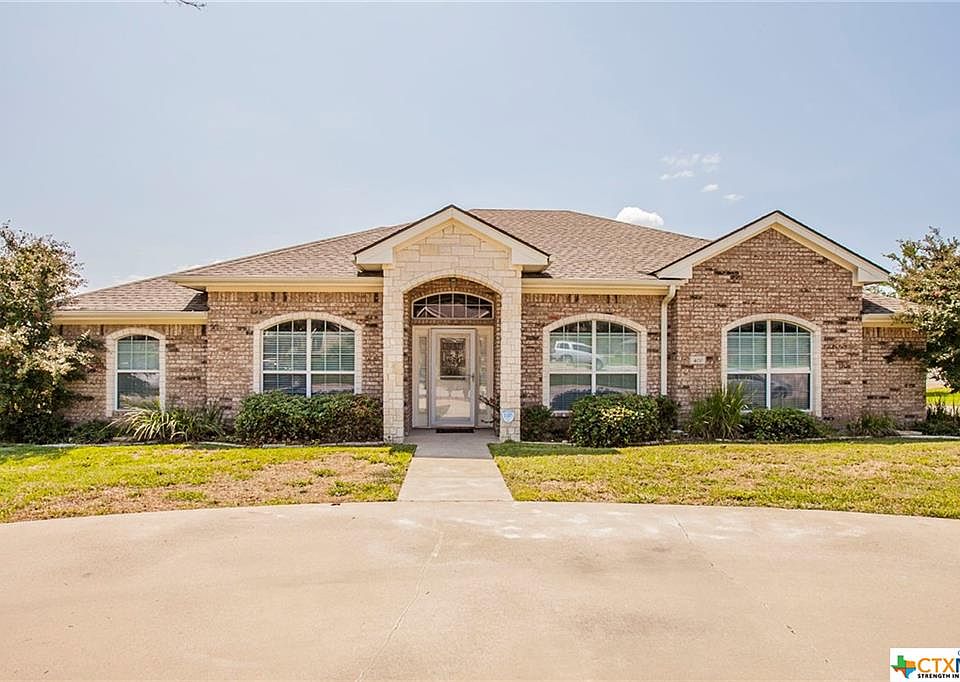 1st image of 400 Wrought Iron Dr