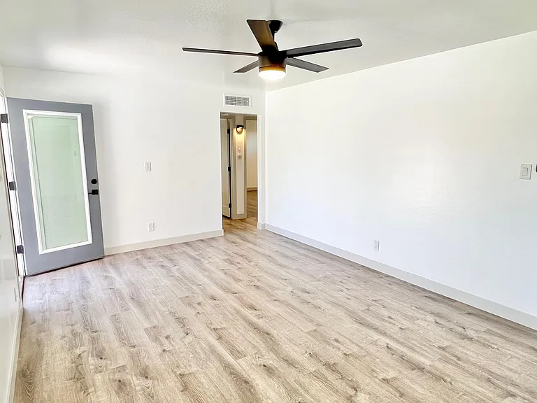 4320 N 27th St #4 — Photo 17