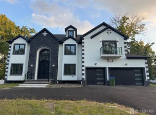 9 Timber Rd, Edison, NJ 08820
