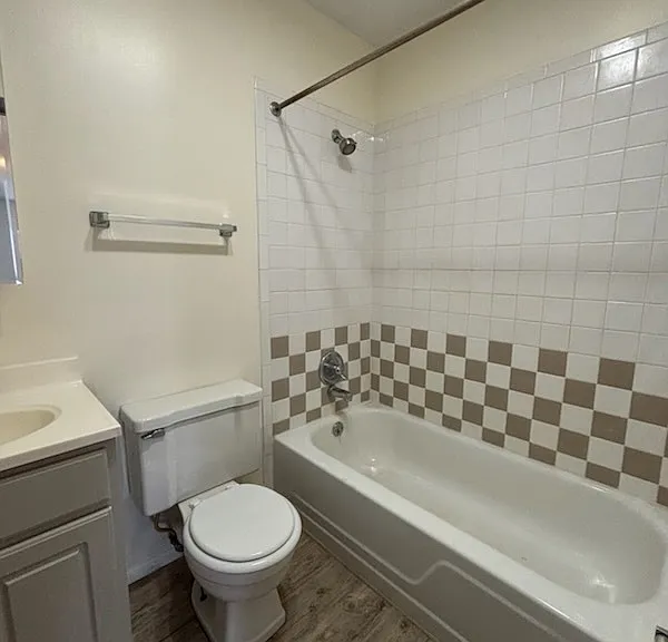 700-728 Waskin Dr — Photo 5