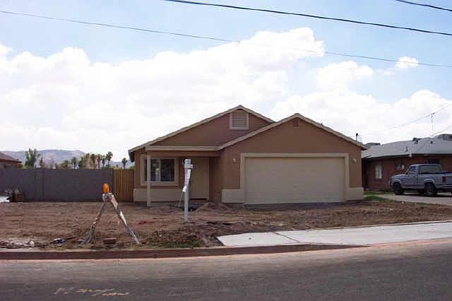 1st image of 253 W Tamarisk Avenue