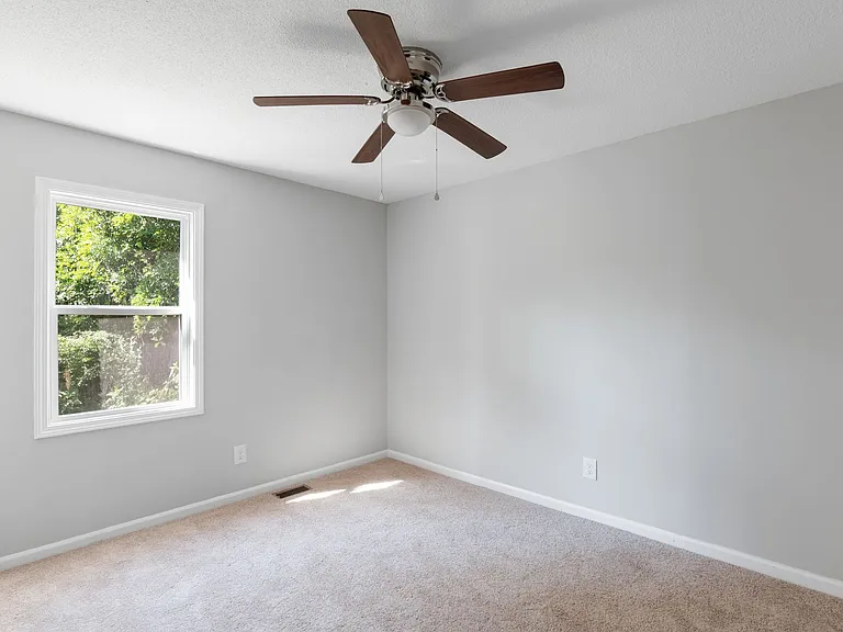 102 Burdock Cir — Photo 27