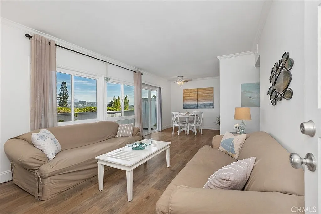 2 bed, 844 sqft, $3,800 — Photo 1