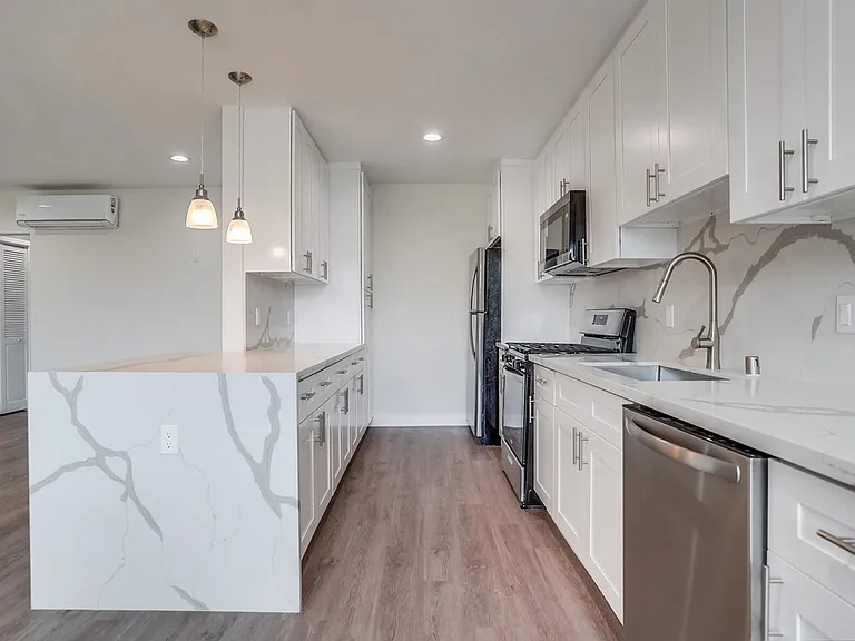 4045 Stevely Ave — Photo 8