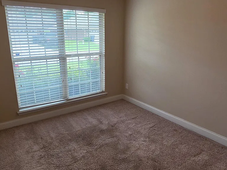 241 Crisfield Cir — Photo 12